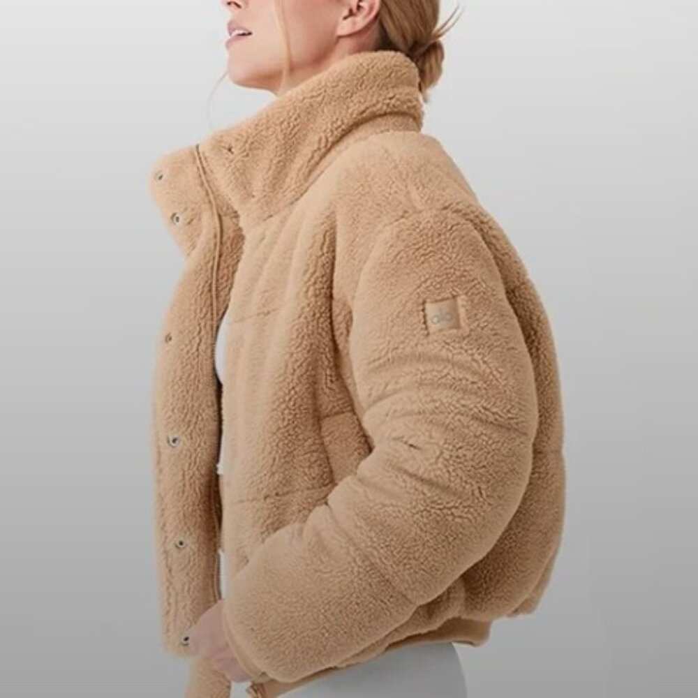 ALO Yoga Snow Angle Puffer | Tan